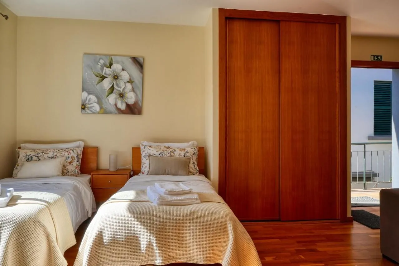 מצ'יקו Largo Dos Milagres, A Home In Madeira