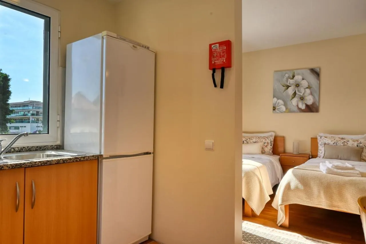 Apartament Largo Dos Milagres, A Home In Madeira Machico  Portugalia